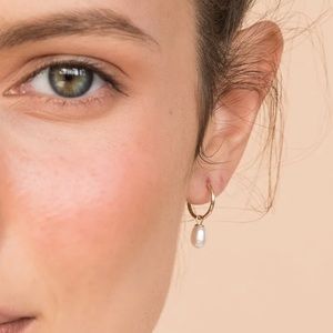 Brand New 14k Gold Hoop Earrings with Pearl